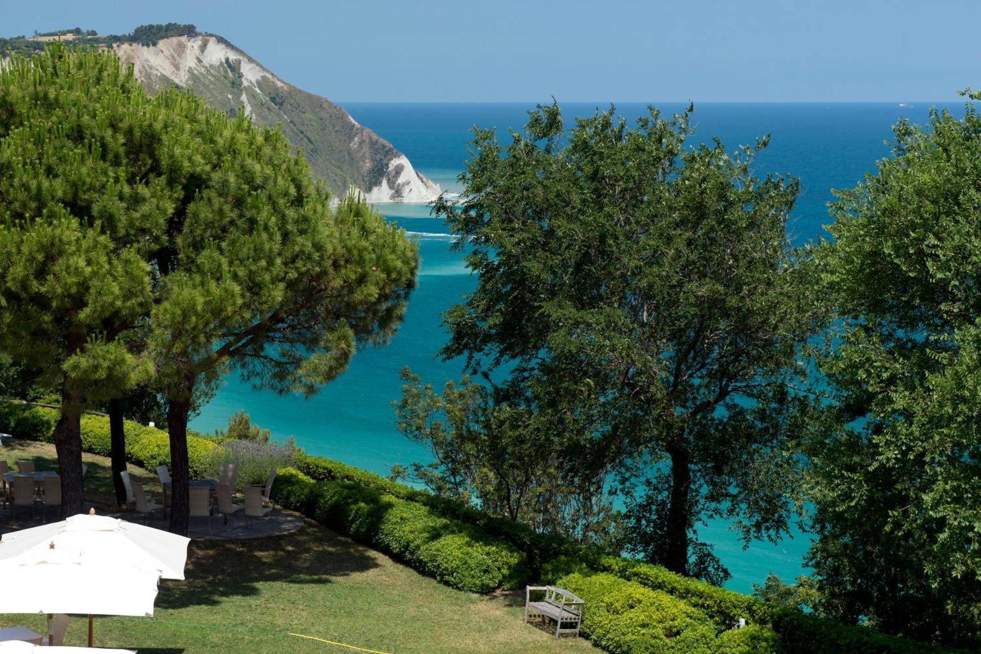 Hotel Emilia Ancona Exterior photo